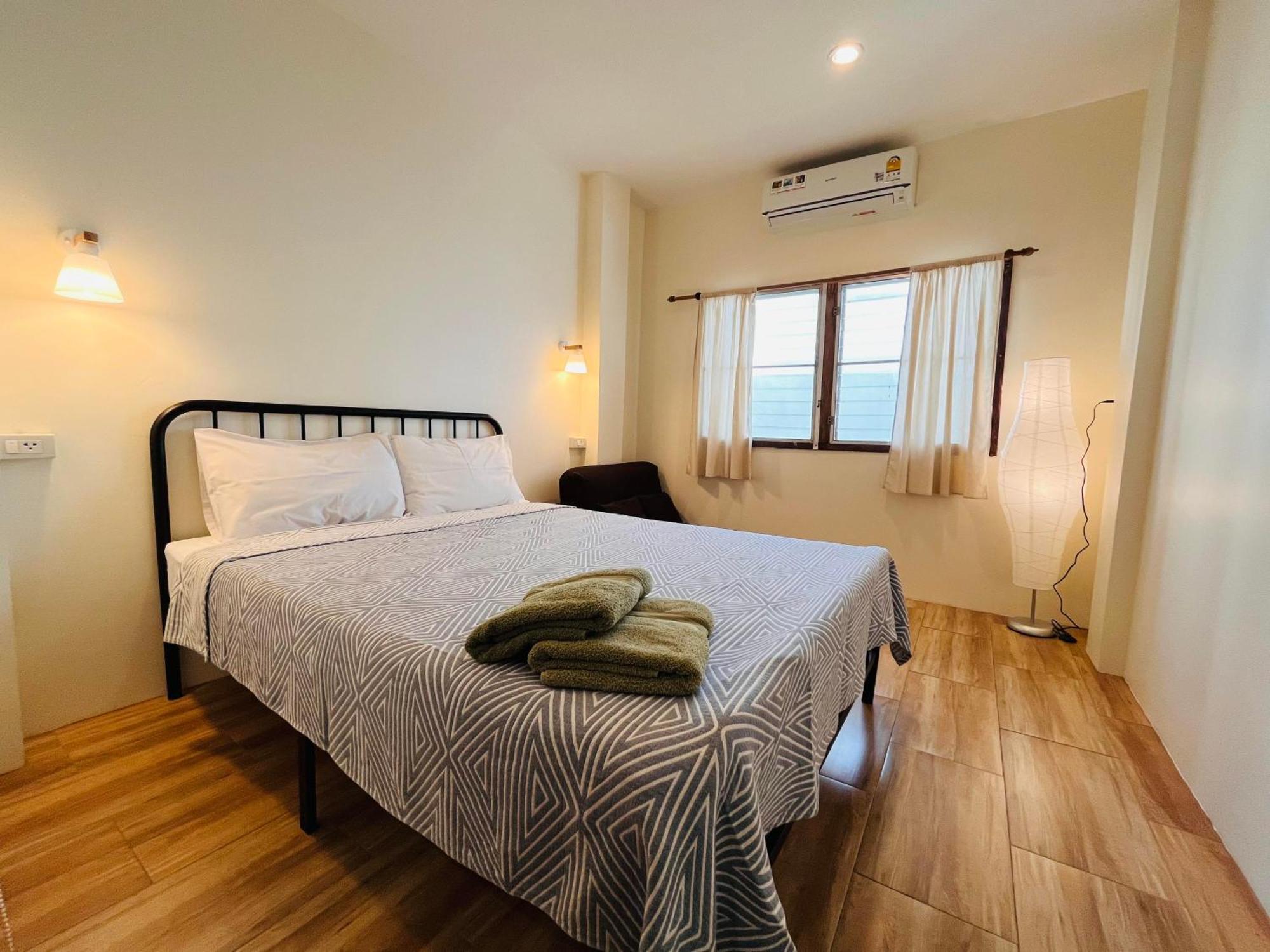 นัมเบอร์ 4 โอลด์ทาวน์ Hostel เชียงใหม่ ภายนอก รูปภาพ