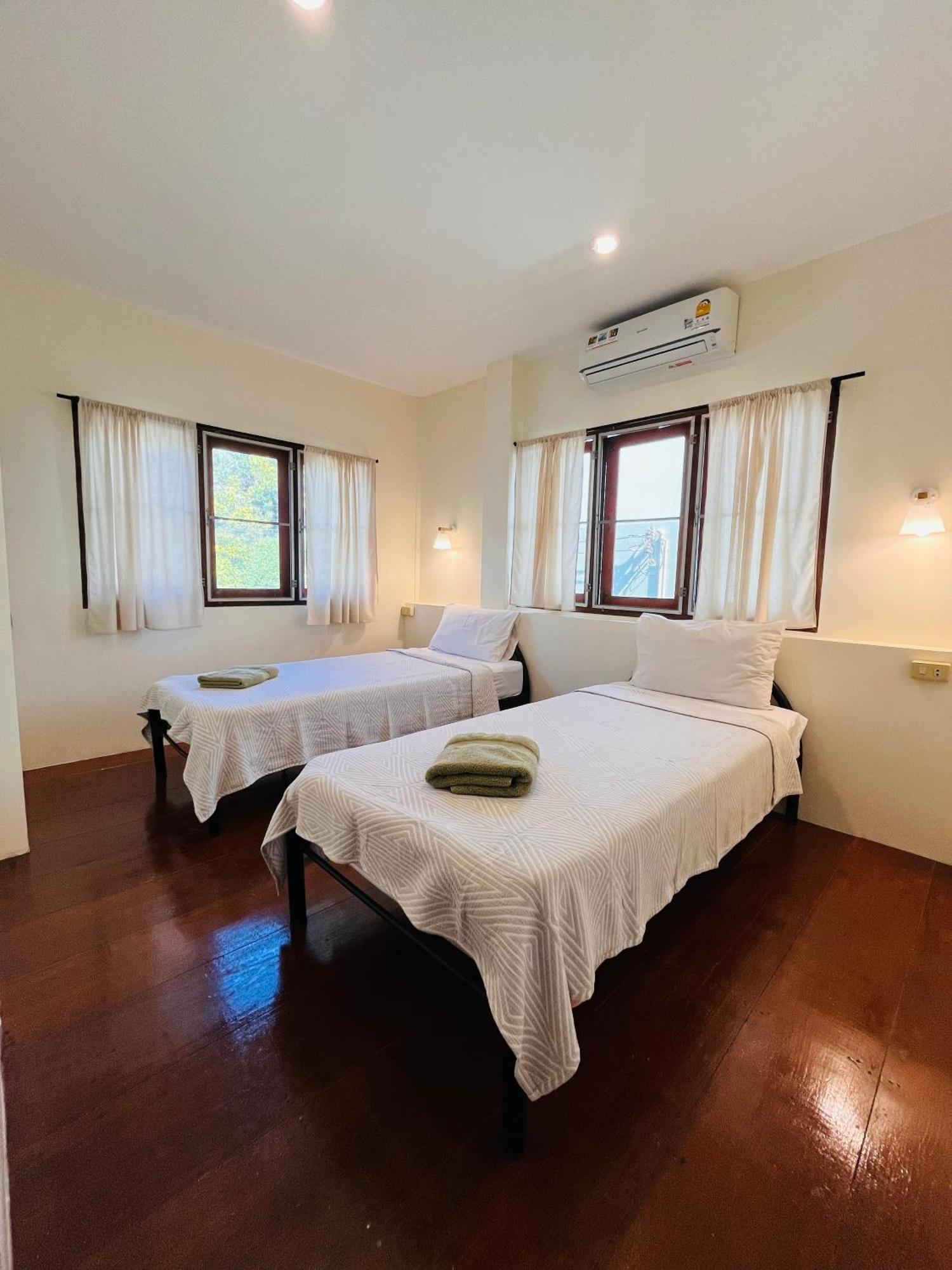 นัมเบอร์ 4 โอลด์ทาวน์ Hostel เชียงใหม่ ภายนอก รูปภาพ