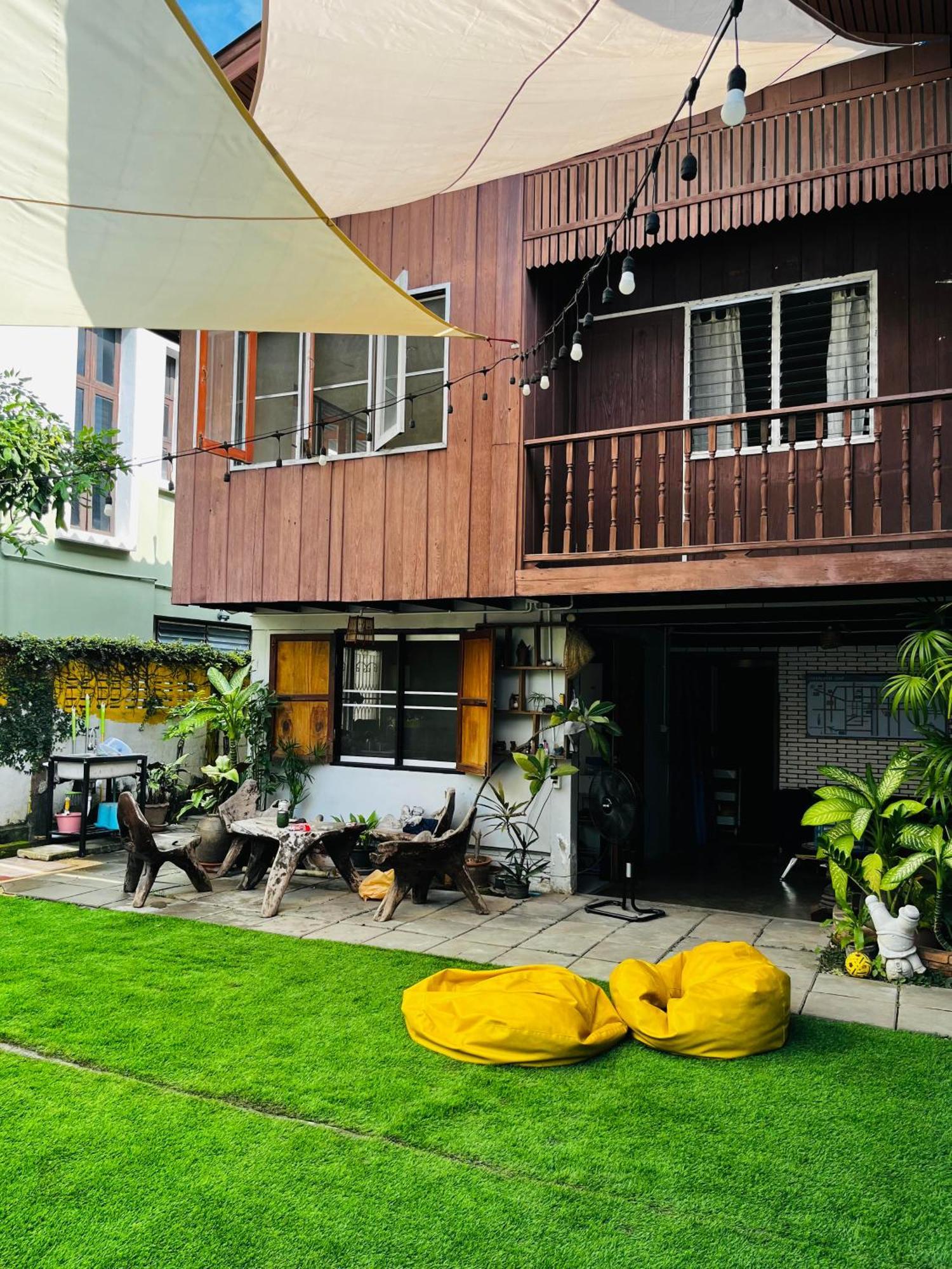 นัมเบอร์ 4 โอลด์ทาวน์ Hostel เชียงใหม่ ภายนอก รูปภาพ